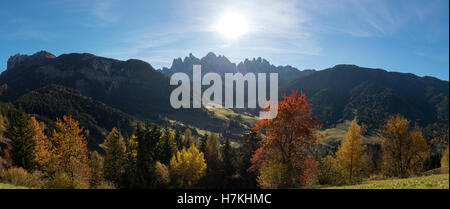 Santa Bittermandelaroma oder St. Magdalena im Val di Funes/Villnösser Geisler Spitzen - Südtirol/Alto Adige - Italien Stockfoto