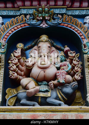 Hindu-Gott Ganesha Statue auf Madurai Meenakshi Amman Tempel Ganesha Indien Stockfoto