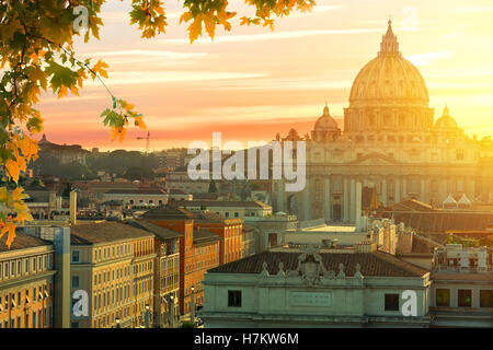 Sonnenuntergang über Vatikan im Sommer, Italien Stockfoto