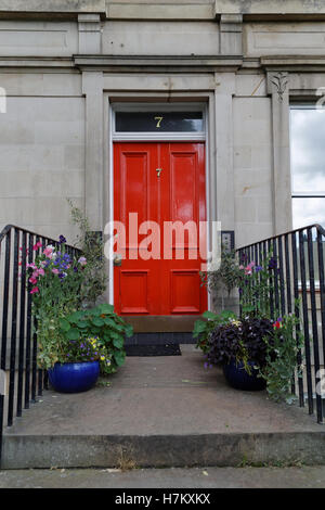 Edinburgh-Georgian Haus feine Fassaden Blick auf die Straße 7 sieben rote Tür Stockfoto