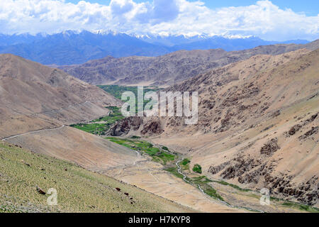 Ladakh Indien malerische Aussicht auf Ladakh Himalaya Tal und Berg Straße Ansicht Stockfoto