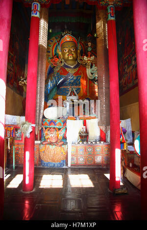 Statue von Lord Buddha genannt Padmasambhava im Hemis Kloster in Ladakh, Jammu und Kaschmir, Indien Stockfoto