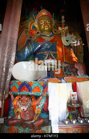 Statue von Lord Buddha genannt Padmasambhava im Hemis Kloster in Ladakh, Jammu und Kaschmir, Indien Stockfoto