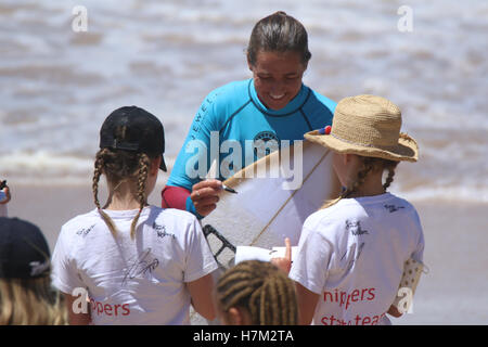 Sydney, Australien. 6. November 2016. Headliner der internationalen Beach Festival am North Cronulla Beach war der QS6000 Sydney International Womens Pro Serie Surf-Wettbewerb qualifizieren. Bildnachweis: Richard Milnes/Alamy Live-Nachrichten Stockfoto