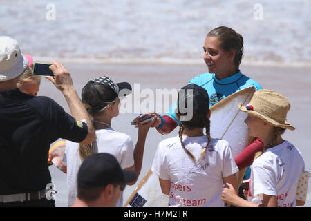 Sydney, Australien. 6. November 2016. Headliner der internationalen Beach Festival am North Cronulla Beach war der QS6000 Sydney International Womens Pro Serie Surf-Wettbewerb qualifizieren. Bildnachweis: Richard Milnes/Alamy Live-Nachrichten Stockfoto