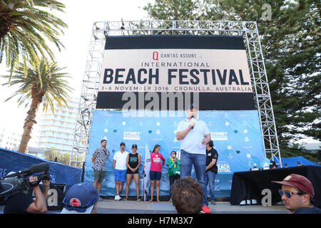 Sydney, Australien. 6. November 2016. Headliner der internationalen Beach Festival am North Cronulla Beach war der QS6000 Sydney International Womens Pro Serie Surf-Wettbewerb qualifizieren. Bildnachweis: Richard Milnes/Alamy Live-Nachrichten Stockfoto