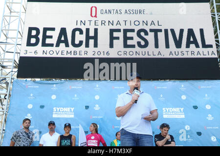 Sydney, Australien. 6. November 2016. Headliner der internationalen Beach Festival am North Cronulla Beach war der QS6000 Sydney International Womens Pro Serie Surf-Wettbewerb qualifizieren. Bildnachweis: Richard Milnes/Alamy Live-Nachrichten Stockfoto