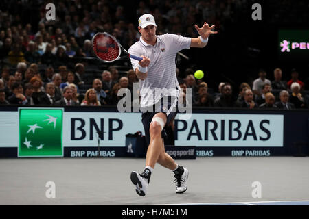 Paris, Frankreich. 6. November 2016. BNP PARIBAS MASTERS (End-) FEDERATION FRANCAISE DE TENNIS - John Isner (USA) in Aktion gegen Andy Murray (GBR) - Credit: Yan Lerval/Alamy Live News Stockfoto