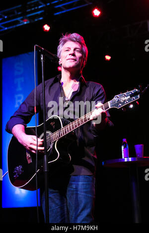 Charlotte, North Carolina, USA. 6. November 2016. Jon Bon Jovi führt auf The Fillmore Charlotte am 6. November 2016 für Charlotte Liebe Trumpf hasse Konzert und Wähler raus und am Dienstag, den 8. November stimmen zu erinnern. Krediten: Das Foto Zugang zu / Stockfoto