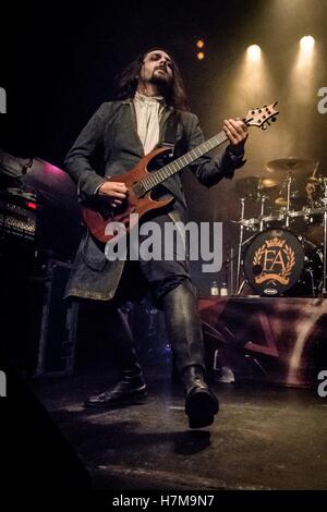 Toronto, Ontario, Kanada. 6. November 2016. Italienische Death-Metal-Band "Fleshgod Apocalypse" bei The Phoenix Concert Theatre in Toronto durchgeführt. Bandmitglieder: TOMMASO RICCARDI, PAOLO ROSSI, CRISTIANO TRIONFERA, FRANCESCO PAOLI, FRANCESCO FERRINI Credit: Igor Vidyashev/ZUMA Draht/Alamy Live News Stockfoto