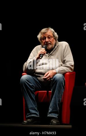 Rom, Italien. 6. November 2016. Italienischer Sänger und Songwriter Francesco Guccini abgebildet in einem Interview im Auditorium Parco della Musica in Rom Credit: Fulvio Dalfelli/Alamy Live News Stockfoto