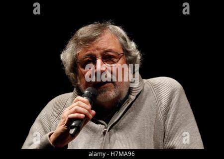 Rom, Italien. 6. November 2016. Italienischer Sänger und Songwriter Francesco Guccini abgebildet in einem Interview im Auditorium Parco della Musica in Rom Credit: Fulvio Dalfelli/Alamy Live News Stockfoto