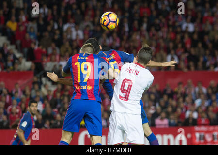 Sevilla, Spanien. 6. November 2016. Aktion während des Spiels zwischen Sevilla FC Vs FC Barcelona im Rahmen der Primera División im Estadio Ramón Sánchez-Pizjuán am 6. November 2016 in Sevilla (Foto von Ismael Molina / Foto Media Express) Credit: VWPics/Alamy Live News Stockfoto