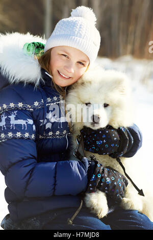 Samojede husky mit Besitzer Stockfoto