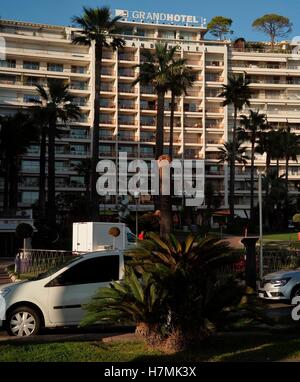 AJAXNETPHOTO. 2016. CANNES, FRANKREICH. -COTE D ' AZUR RESORT HOTEL - FASSADE DES BERÜHMTEN HOTEL LE GRAND.  FOTO: JONATHAN EASTLAND/AJAX REF: GX160710 6397 Stockfoto