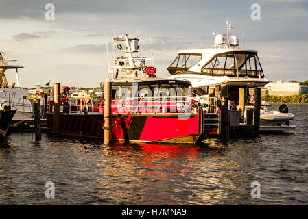 Alexandria Feuerwehr Feuer Boot, City Marina, Potomac River Waterfront, Alexandria, Virginia Stockfoto