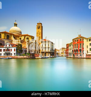 Canal Grande Venedig, San Geremia Kirche Wahrzeichen. Italien, Europa. Langzeitbelichtung Fotografie. Stockfoto