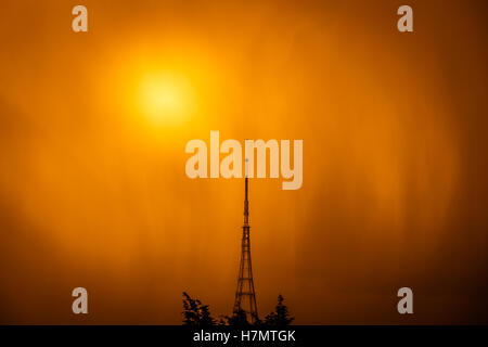 Der hohe Kristallpalast Sendestation bei Sonnenaufgang, Bromley, London, UK Stockfoto