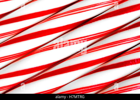 Nahaufnahme von Pfefferminz Zuckerstangen nebeneinander. Stockfoto