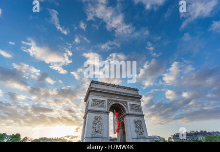 Arc de Triomphe bei Sonnenuntergang Stockfoto