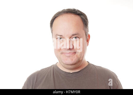 lächelnder Mann in seinen Vierzigern Stockfoto