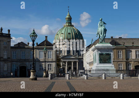 Statue von König Frederik 5 vor Marmorkirken, Marmorkirche oder Frederik es Kirche, Kopenhagen, Dänemark Stockfoto