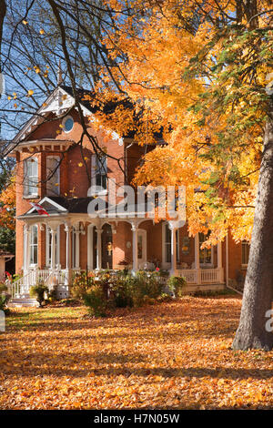 Haus im Herbst Property-release Stockfoto