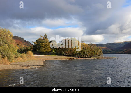 Herbst auf Ullswater in Cumbria, England UK Stockfoto