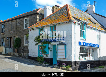 Mousehole Geschenkeladen im Dorf Mousehole, Cornwall, UK Stockfoto