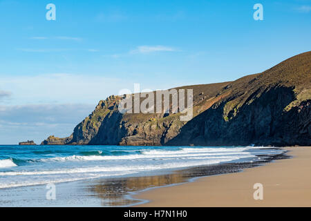 Kapelle Porth Beach und Extrameldung Kopf, Cornwall, England, UK Stockfoto