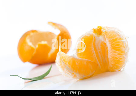 Mandarine oder Mandarin Obst isoliert auf weißem Hintergrund Stockfoto