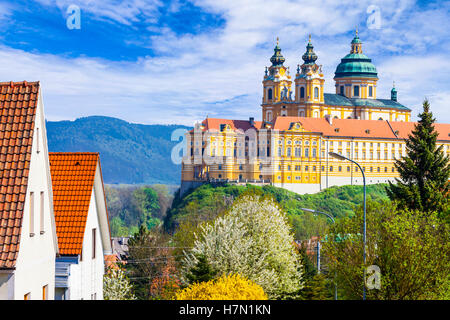 Melk mit berühmten Benediktiner-Abtei in Österreich Stockfoto