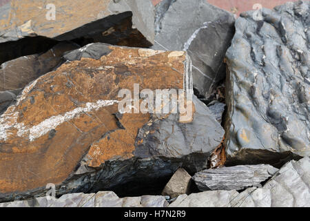 Stein Stein Hintergrund losen Felsbrocken grau weiß Stockfoto