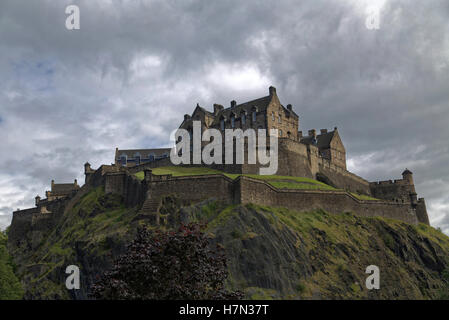 Edinburgh Castle vom Fürsten Gärten rock Stockfoto