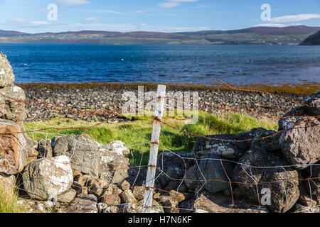 Zaun, Stacheldraht, alte Mauer, Coral Beach, Isle Of Skye, Dunvegan, Schottland Stockfoto