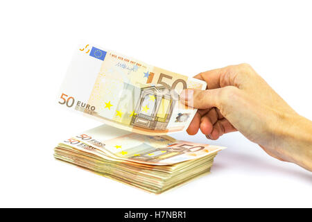 Hand zählen oder fünfzig Euro Lohnlisten isoliert auf weißem Hintergrund Stockfoto