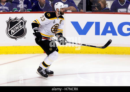 1. Juni 2011; Vancouver, BC, Kanada; Boston Bruins Verteidiger Zdeno Chara in Spiel eins der 2011 Stanley Cup-Finale gegen die Vancouver Canucks in der Rogers Arena. Die Canucks gewann 1: 0. Stockfoto