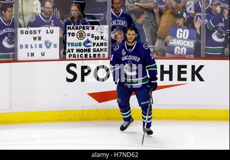 Juni 2011; Vancouver, BC, KANADA; Vancouver Canucks Verteidiger Kevin Bieksa vor dem fünften Spiel des Stanley Cup Finals 2011 gegen die Boston Bruins in der Rogers Arena. Stockfoto