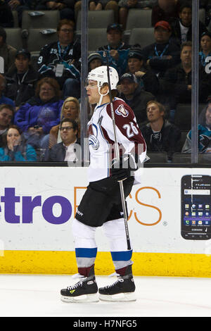 15. Dezember 2011; San Jose, CA, USA; Colorado Avalanche Center Paul Stastny (26) feiert nach einem Tor gegen die San Jose Sharks in der ersten Periode im HP Pavilion. Stockfoto