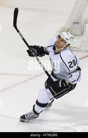 23. Dezember 2011; San Jose, CA, USA; Los Angeles Kings Center Jarret Stoll (28) reagiert nach fehlt ein Schuss gegen die San Jose Sharks während Schießereien im HP Pavilion. San Jose besiegte Los Angeles 2: 1 im Elfmeterschießen. Stockfoto