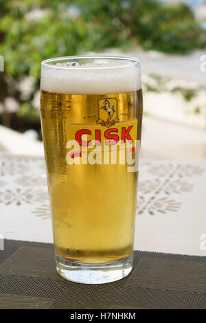 Malta - Die beliebte Insel - cisk Lagerbier von Simonds Farsons Cisk Plc in Hamrun gebraut gebraut Stockfoto