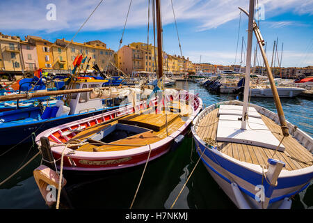 Angelboote/Fischerboote im Hafen, Marina, alten Hafen. Dorf von Saint Tropez. Departement Var, Provence-Alpes-Cote d ' Azur. Französisch Stockfoto