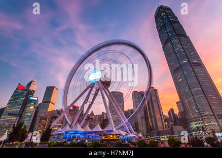 Das Hong Kong Riesenrad im Sonnenuntergang. Stockfoto