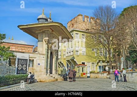 Das malerische Tor die Teppich-Museum ist das Paradebeispiel für die mittelalterliche türkische Architektur Stockfoto