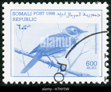 SOMALIA - ca. 1998: Eine Briefmarke gedruckt in Somalia zeigt Vogel Nachtigall (Luscinia Megarhynchos), ca. 1998 Stockfoto