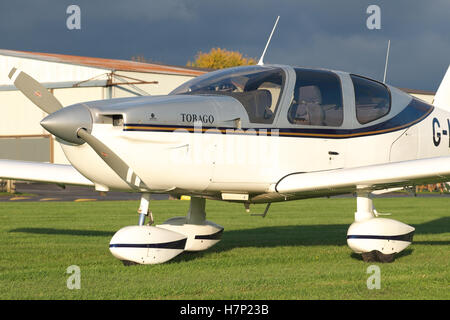 Allgemeine Luftfahrt Socata TB-10 Tobago Leichtflugzeug Flugzeug auf einem Rasen-Flugplatz im Vereinigten Königreich Stockfoto