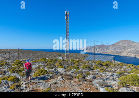 Mobiler Mast-Zelle Telefon Mast mit blauem Himmel und Meer Stockfoto