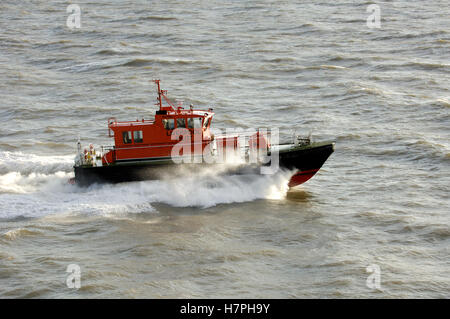 Liverpool Pilot starten "Sturmvogel" auf hoher See Fluss Mersey, Liverpool, England, UK. Stockfoto