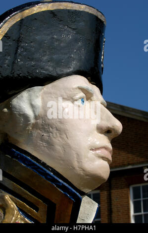 Büste - Statue - Lord Horatio Nelson in HM Marinewerft Portsmouth, Portsmouth, Hampshire, England. VEREINIGTES KÖNIGREICH. Stockfoto