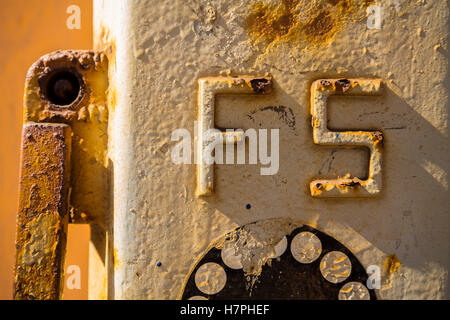 Notfall-Telefon Zug Bahnhof von Vernazza, Riviera de Levanto, Fischerdorf, Cinque Terre. Genua. Mittelmeer. Ligurien, Stockfoto